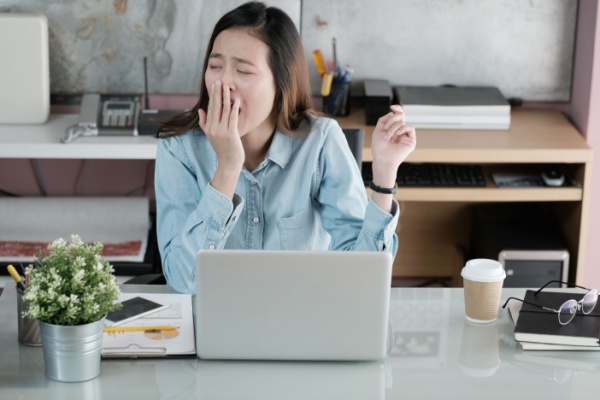 食後の眠気は反応性低血糖の可能性も