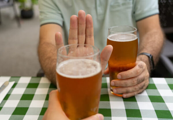 お酒をやめると体と心が変わる～禁酒の効果や具体的方法をご紹介～