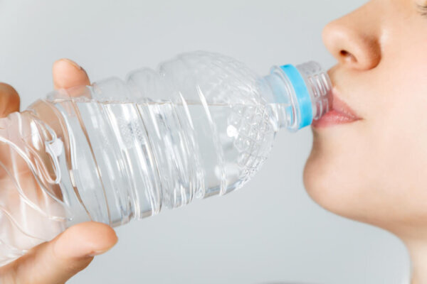 ダイエット中は水を飲むと良いの？