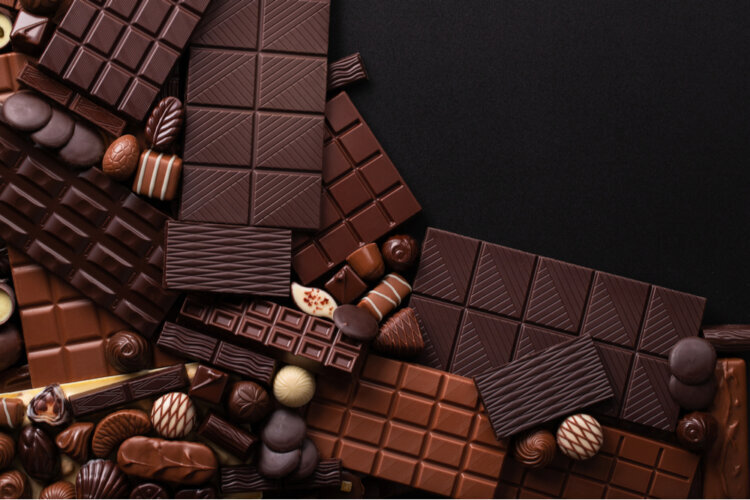 チョコレートのカロリーと糖質は高い？～健康効果についても管理栄養士が詳しく解説～